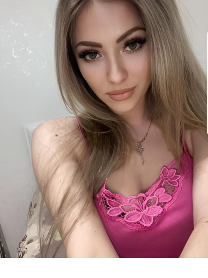 Рената привлекательная девушка из Тында цена от 1500 руб