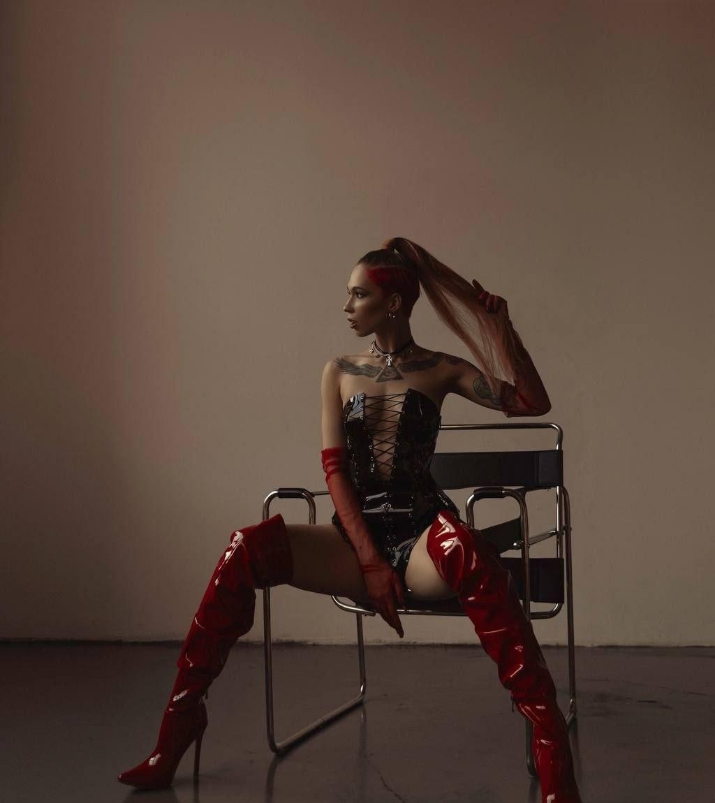 Полина привлекальеная девушка из Тында цена от 4000 руб