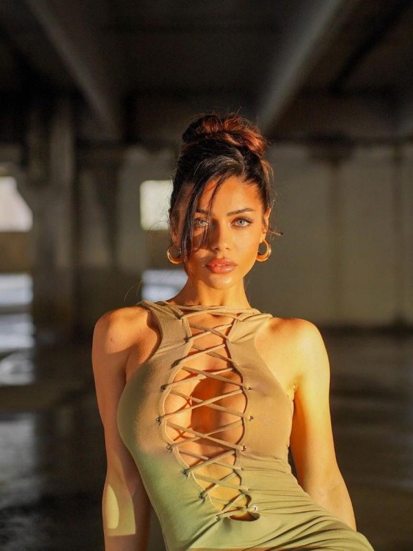 Настюша привлекательная девушка из Тында цена от 8000 руб