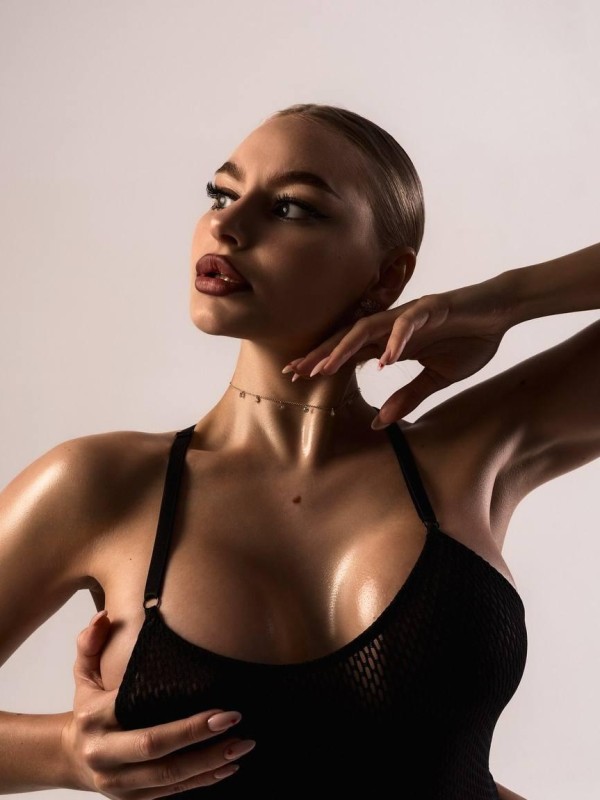 Лейла привлекательная девушка из Тында цена от 9000 руб