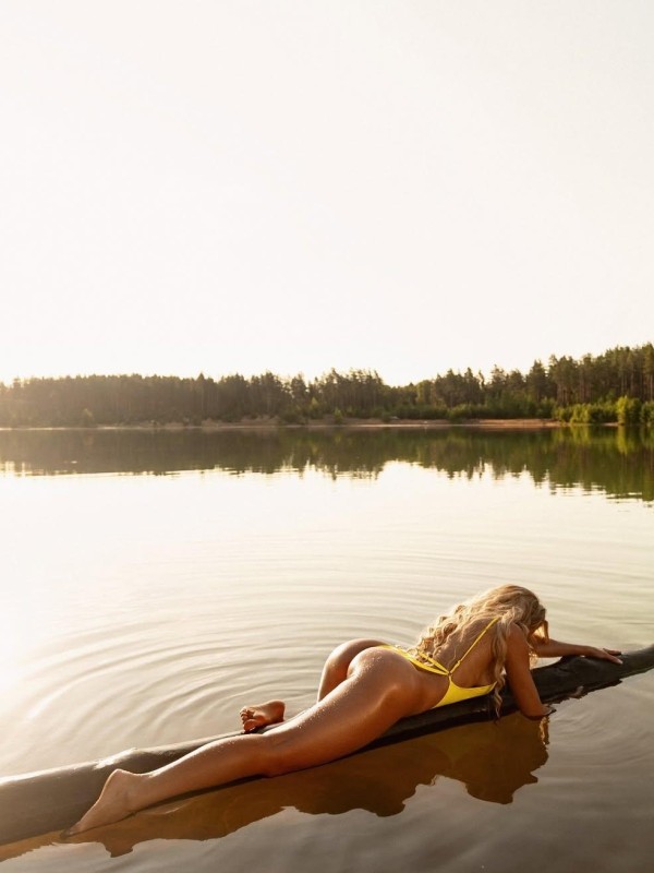 Света привлекательная девушка из Тында цена от 7000 руб